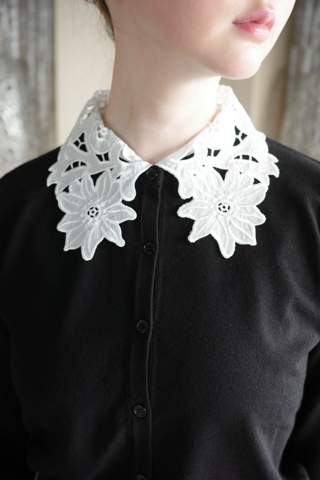 CAPRINO Bee Fleue カーディガン Caprino - カプリーノ | クルーネックカーディガン〔ブラック