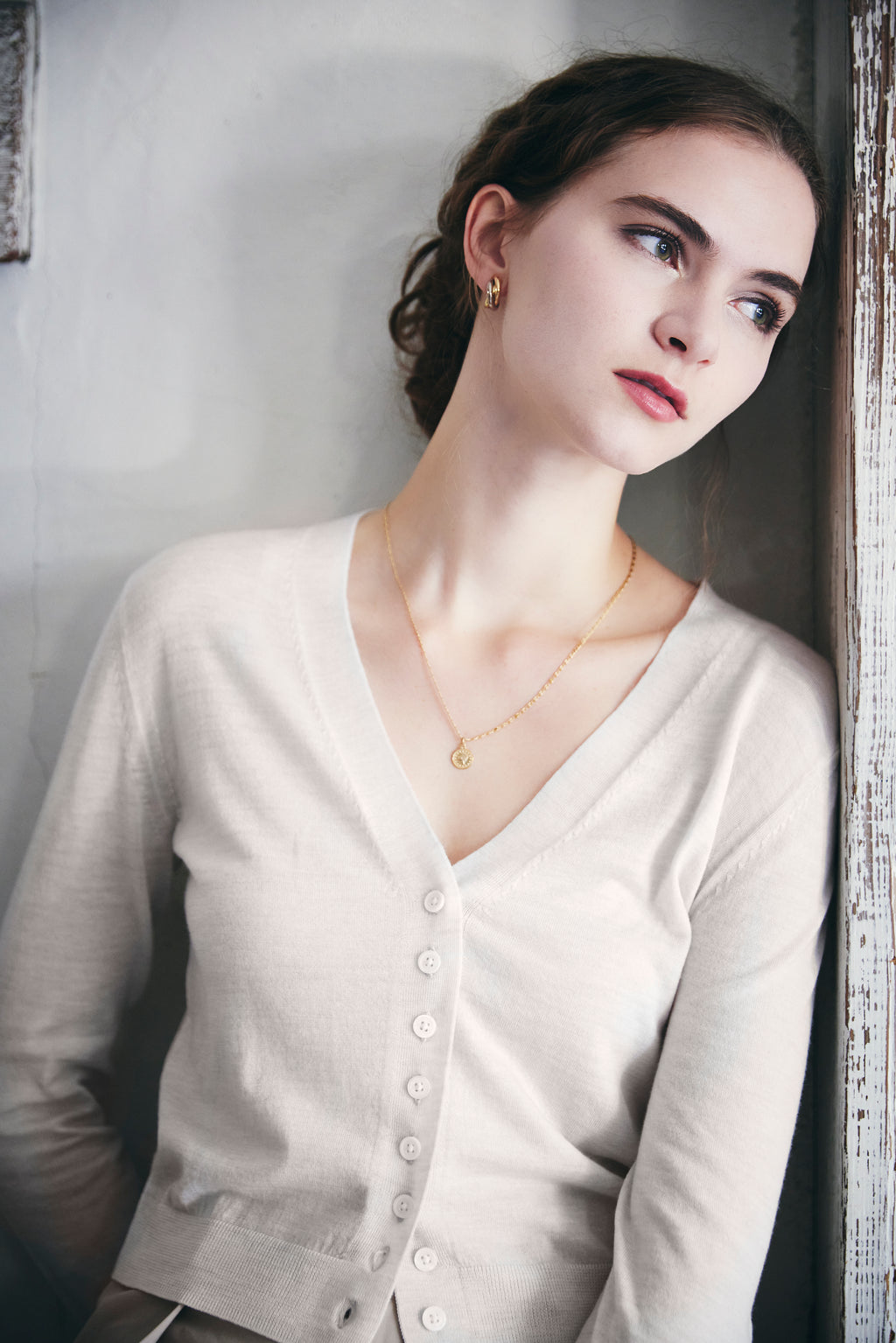 LUXURY V Neck【White】 – CAPRINO Online Store