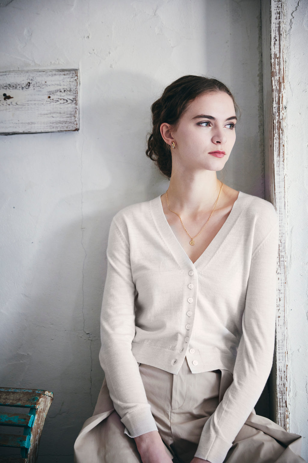 LUXURY V Neck【White】 – CAPRINO Online Store